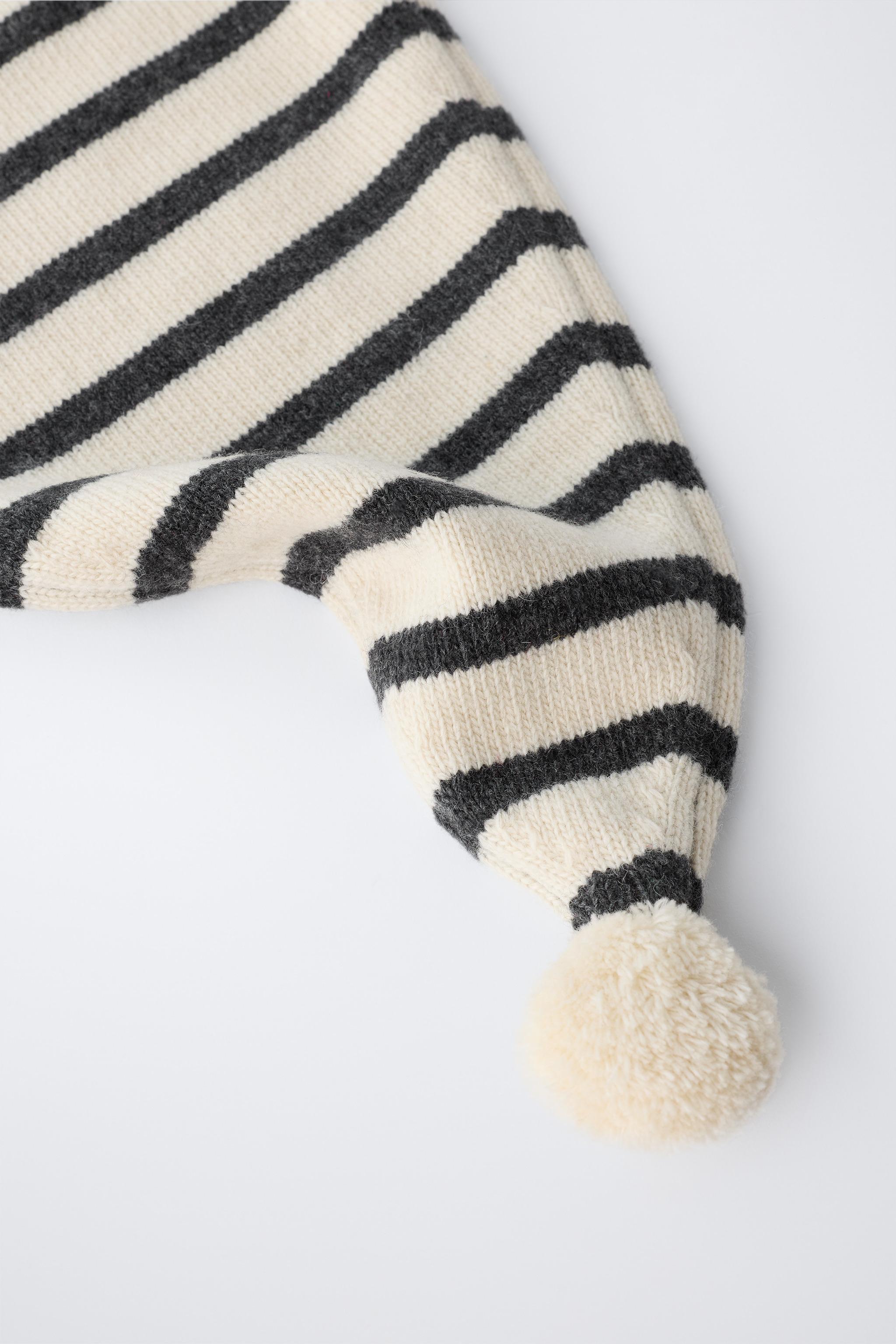 BONNET EN MAILLE RAYÉ À POMPON AVEC LAINE